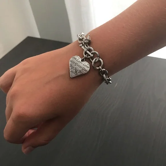🔺Guess Metal Heart Bracelet - Picture 3 of 6